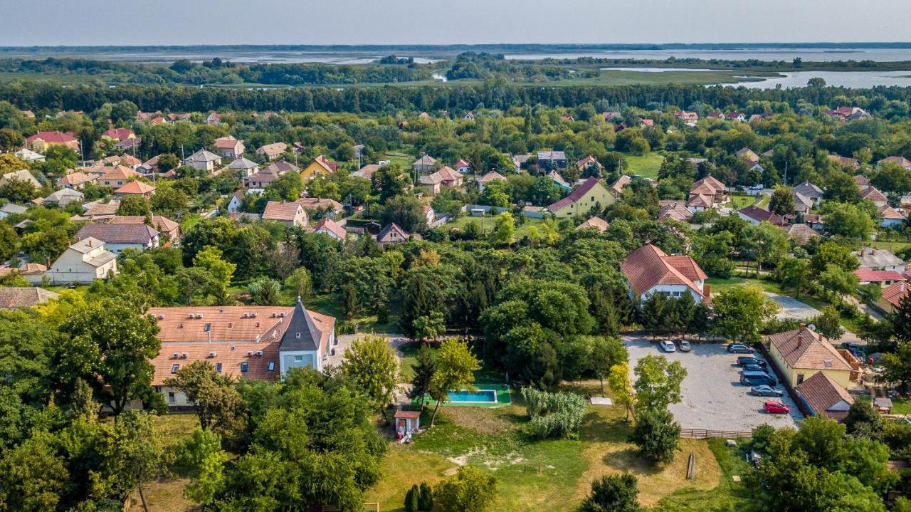 Herczeg Udvarhaz Поросло Екстер'єр фото